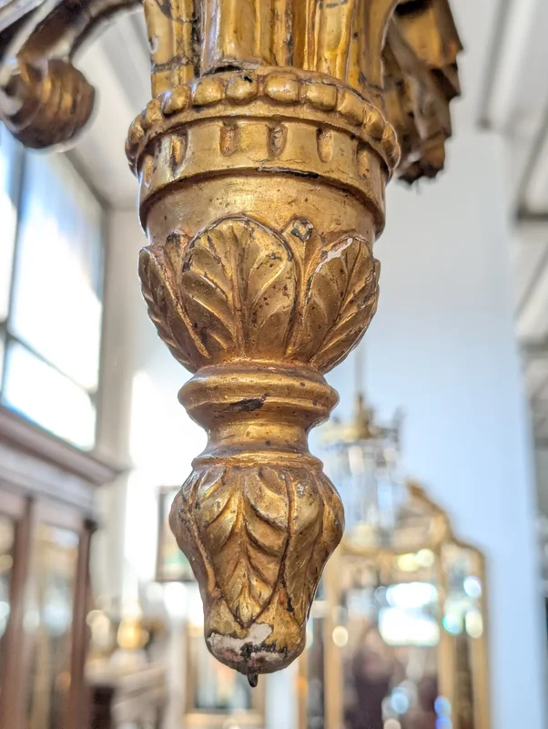 Six-light golden wood chandelier