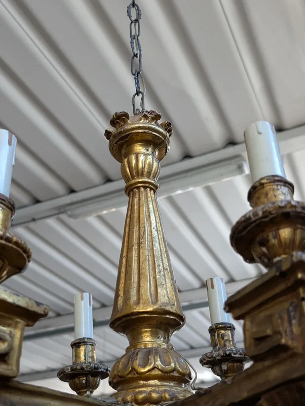 Six-light golden wood chandelier