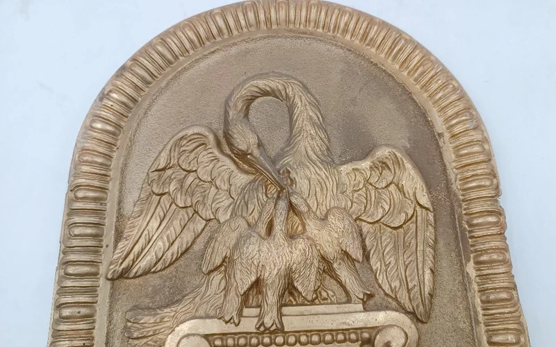 Portail de tabernacle, ciboire, bois doré avec pélican fin du 18e siècle
