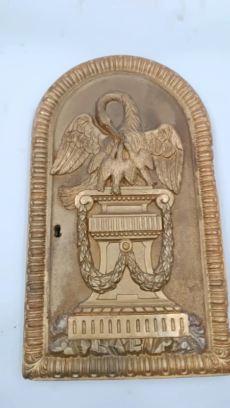Portail de tabernacle, ciboire, bois doré avec pélican fin du 18e siècle