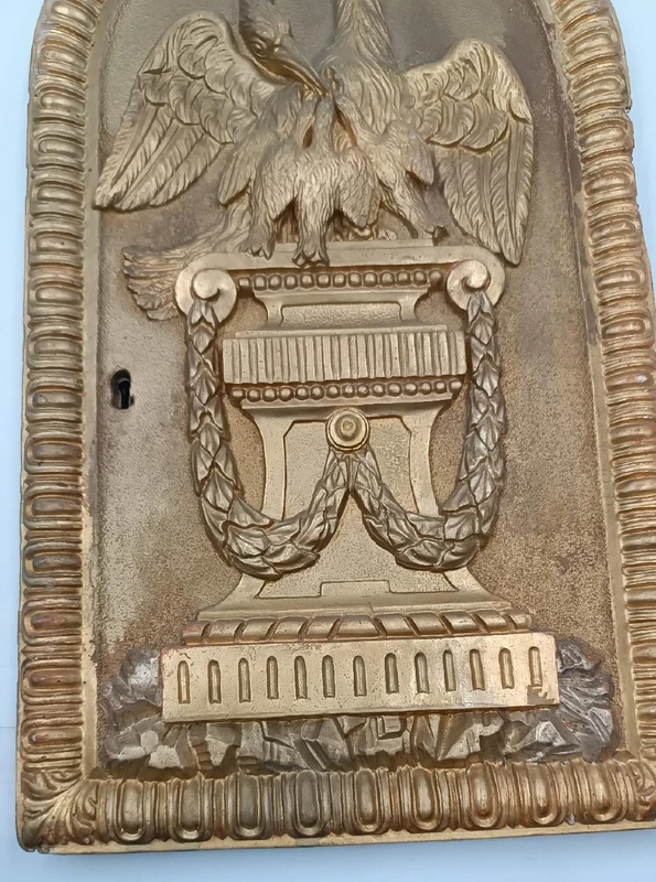 Portail de tabernacle, ciboire, bois doré avec pélican fin du 18e siècle