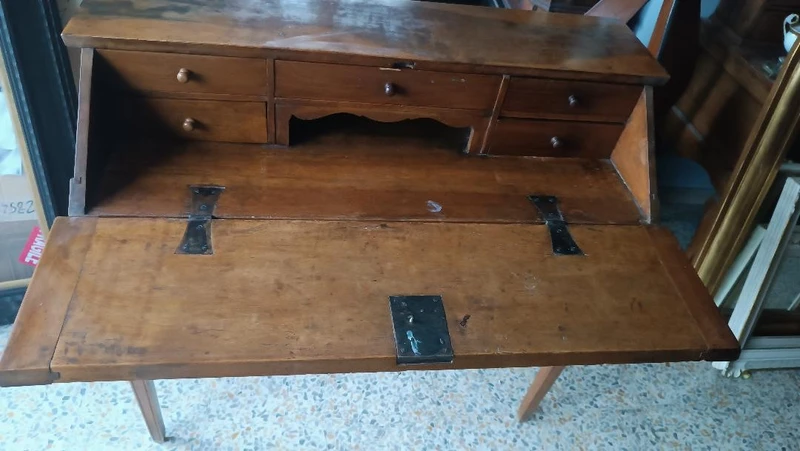 Bureau à abattants Louis XVI en noyer massif