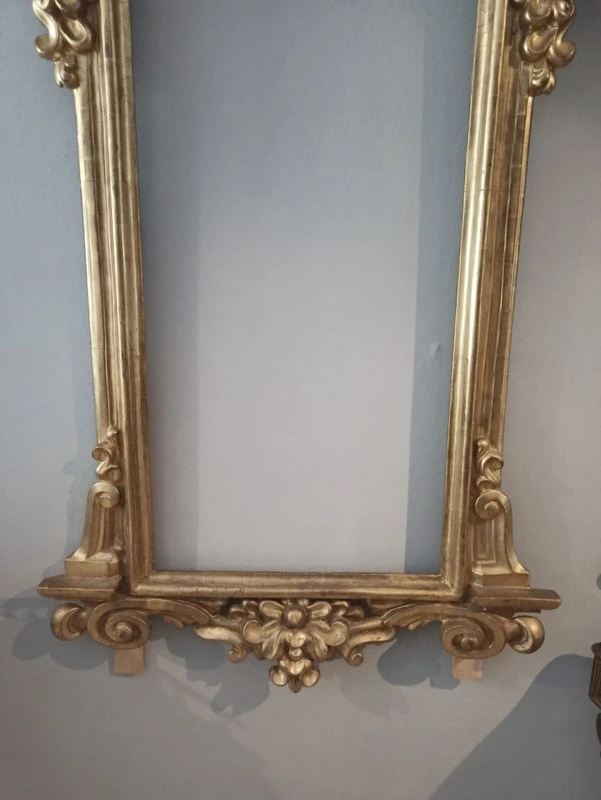 Grand miroir en bois doré deuxième moitié du XVIIIe siècle Italie