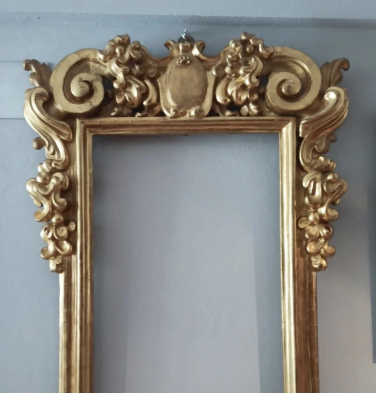Grand miroir en bois doré deuxième moitié du XVIIIe siècle Italie