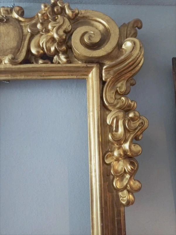 Grand miroir en bois doré deuxième moitié du XVIIIe siècle Italie