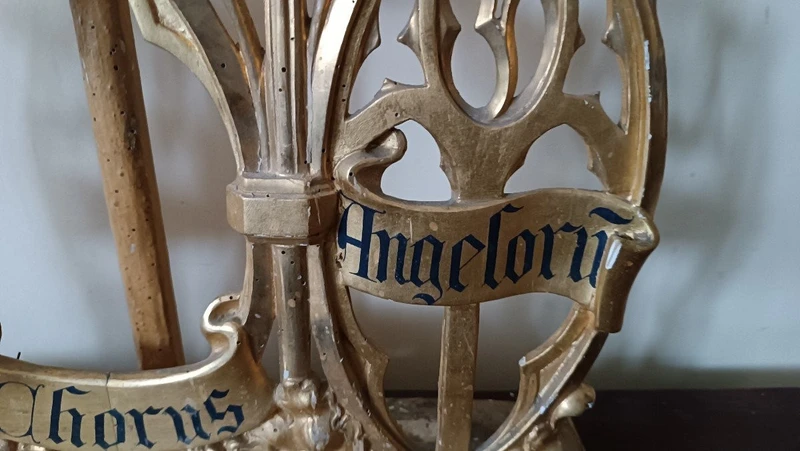 Triptych Gilded wood neo-gothic altar candlesticks