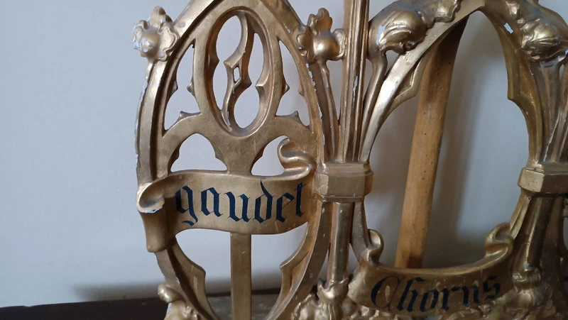 Triptych Gilded wood neo-gothic altar candlesticks