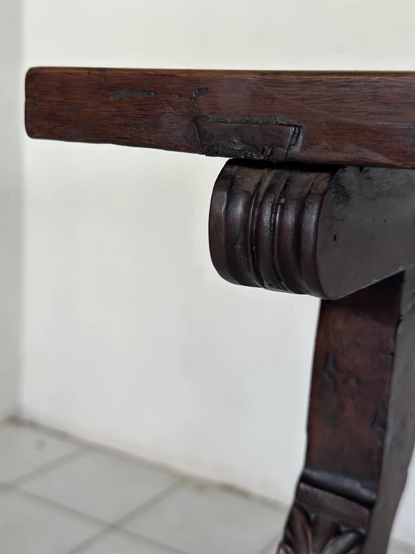Walnut fratino table. Spain 17th century