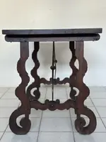 Walnut fratino table. Spain 17th century