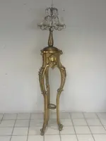 Chevalet porte-lampe en bois sculpté et doré. Lombardie 19ème siècle