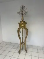 Chevalet porte-lampe en bois sculpté et doré. Lombardie 19ème siècle