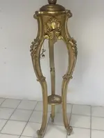 Chevalet porte-lampe en bois sculpté et doré. Lombardie 19ème siècle