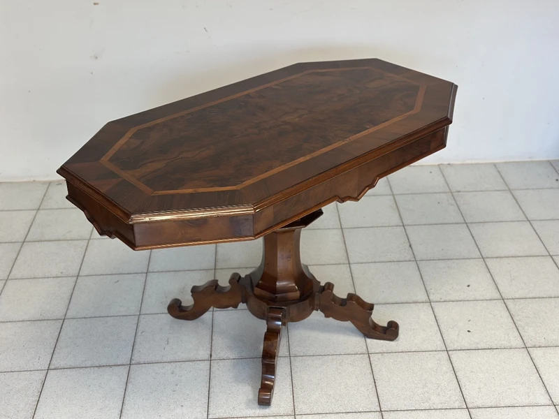 Walnut and briarwood cookie table . Lombardy mid-nineteenth century. Restored