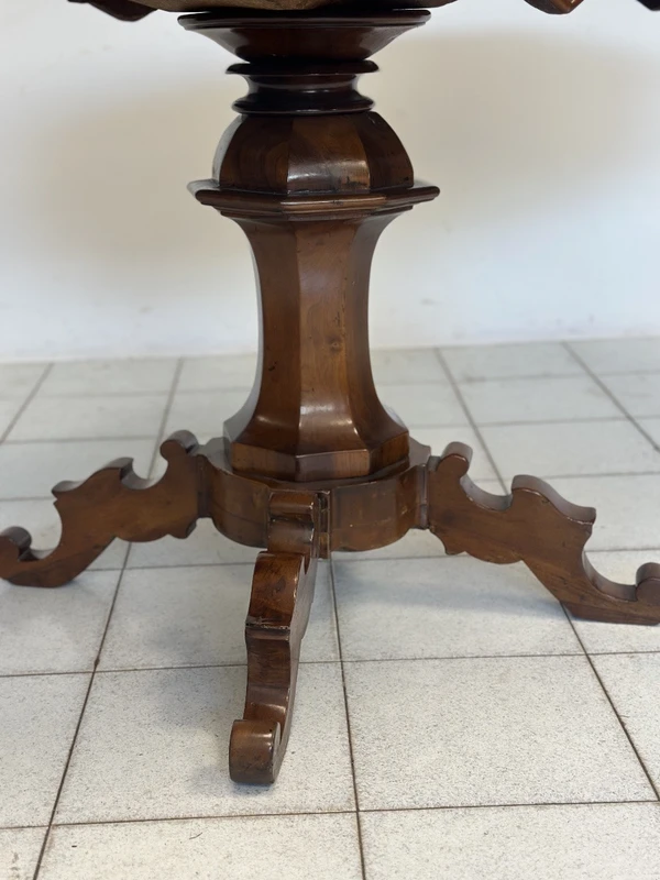 Walnut and briarwood cookie table . Lombardy mid-nineteenth century. Restored