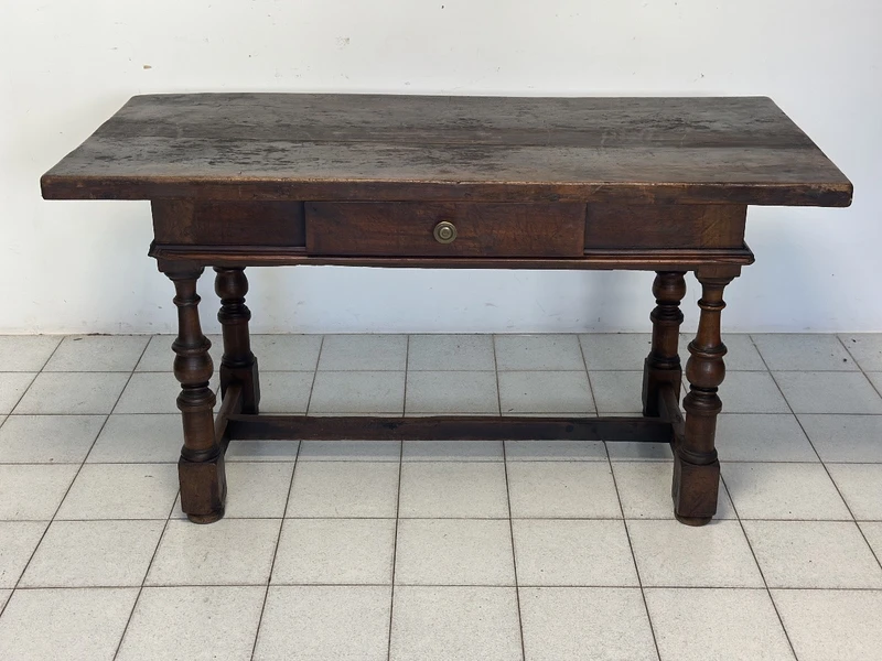 Bolognese walnut spool table . 17th century