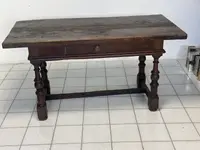 Bolognese walnut spool table . 17th century