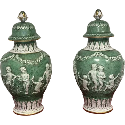 Pair of porcelain vases with lids. Capodimonte early 1900s