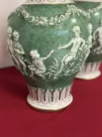 Paire de vases à couvercle en porcelaine. Capodimonte début 20ème siècle
