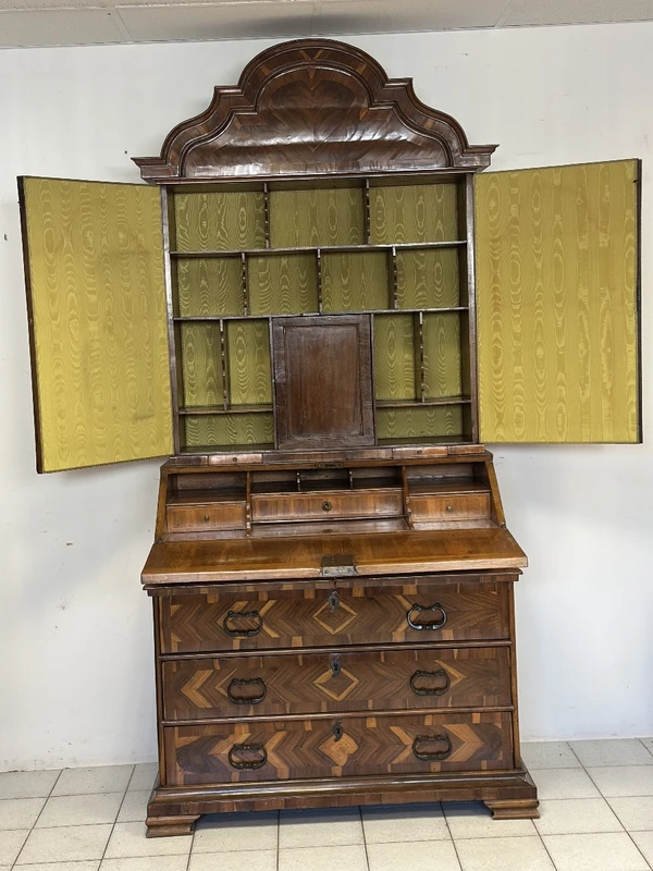 Trumeau lastronato in carrubo . Venezia Luigi XIV primi 700