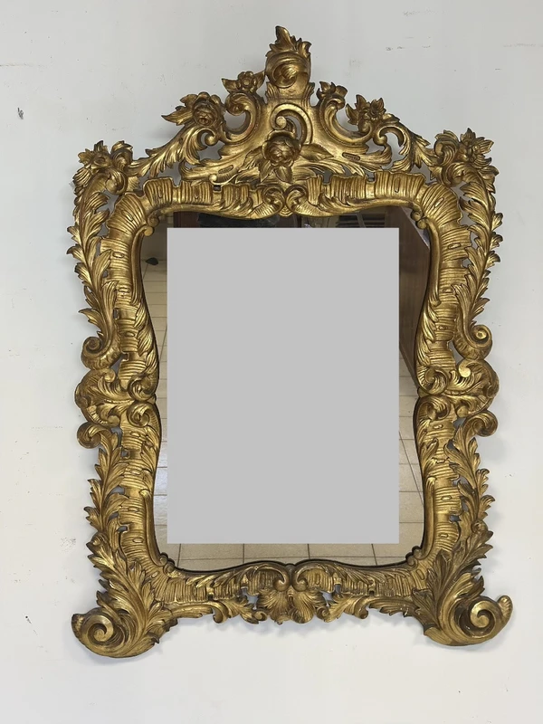 Specchiera con cornice in legno intagliato e dorato. Lombardia XVIII secolo