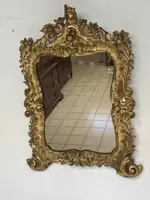 Specchiera con cornice in legno intagliato e dorato. Lombardia XVIII secolo