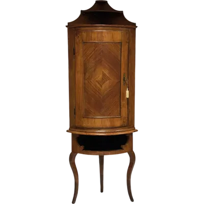 Louis XV Lombard/Piedmontese corner piece. Epoch 700