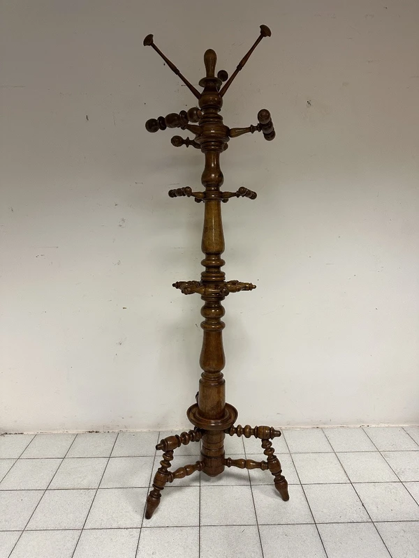 Porte-bobine en noyer, 19e siècle.