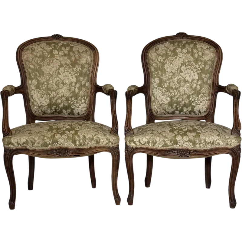 Paire de fauteuils Louis Philippe en noyer. XIXème siècle