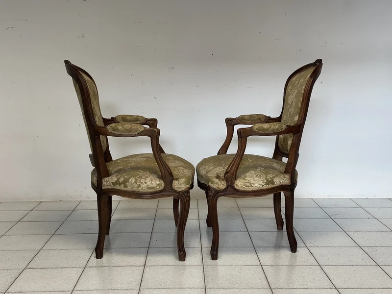 Paire de fauteuils Louis Philippe en noyer. XIXème siècle