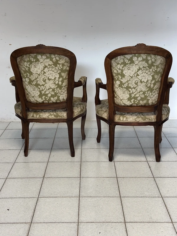 Paire de fauteuils Louis Philippe en noyer. XIXème siècle