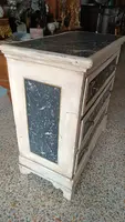 Petite commode laquée du 17ème siècle en Toscane