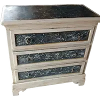 Petite commode laquée du 17ème siècle en Toscane