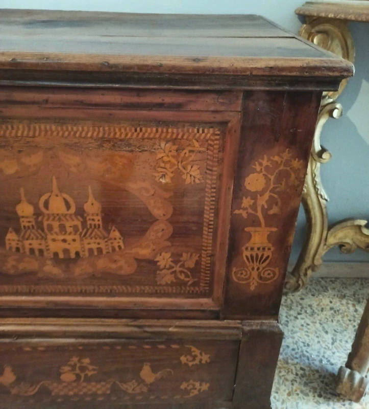 Mobile wedding chest inlaid 18th century Southern Italy