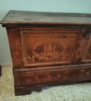 Mobile wedding chest inlaid 18th century Southern Italy