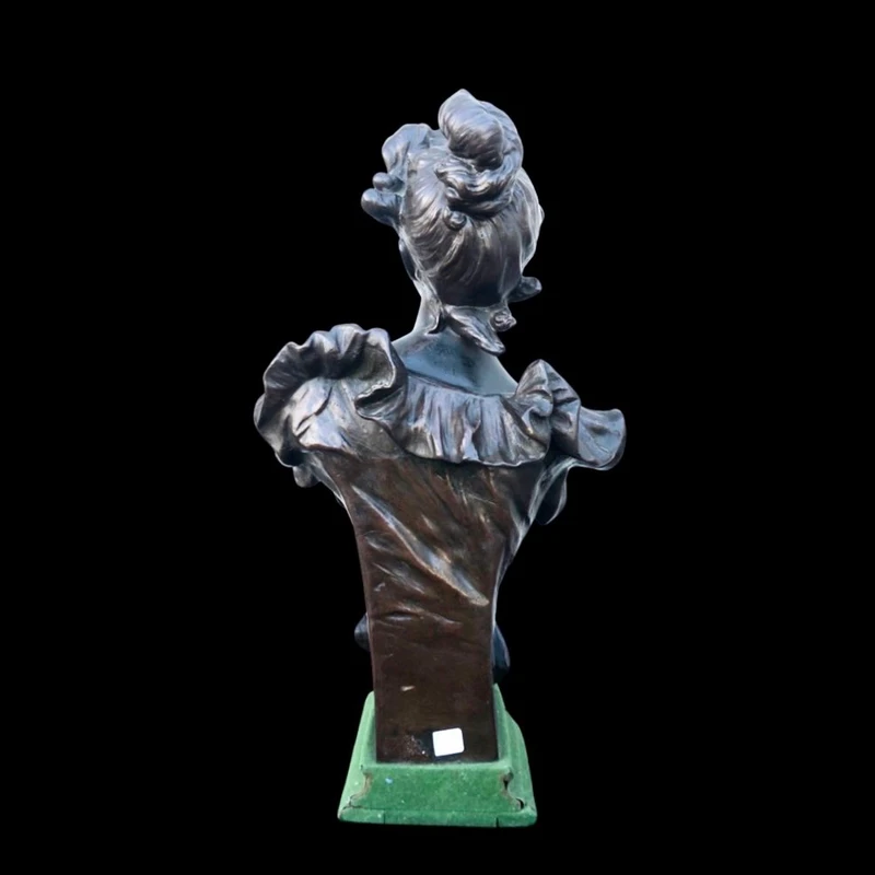 Bronze sculpture female bust.Signed: la Grieuse.Author: Hippolyte Moureau.