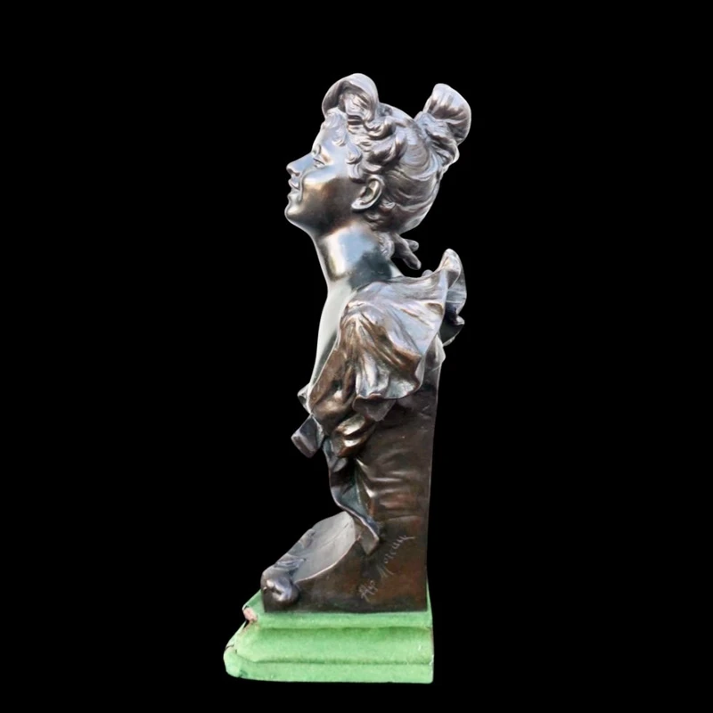 Bronze sculpture female bust.Signed: la Grieuse.Author: Hippolyte Moureau.