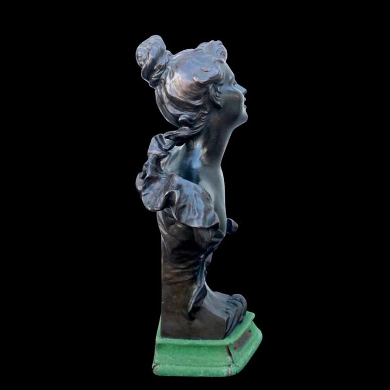Bronze sculpture female bust.Signed: la Grieuse.Author: Hippolyte Moureau.