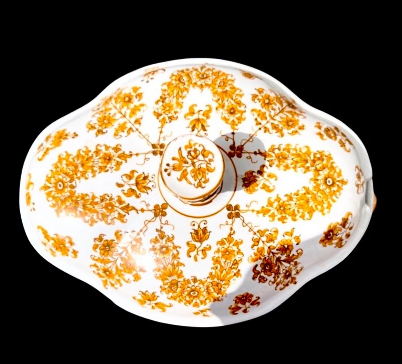 Majolica soup tureen. Decorated with floral motifs and festoons with masked sockets.Moustiers