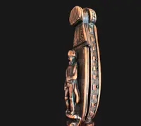 Tabacchiera in legno a forma di barca con Napoleone sul coperchio.Francia.