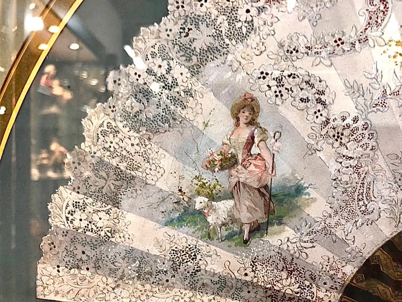 Tempera painting on cardboard depicting a fan with gallant scenes