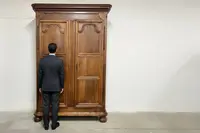 Grande armadio in noce da sagrestia. Parigi primi dell'700