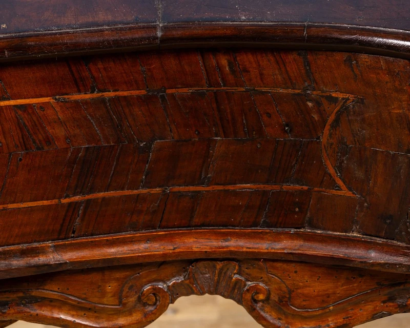 Consolle emiliana ferrarese in radica di noce, Italia XVIII secolo