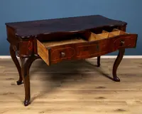 Consolle emiliana ferrarese in radica di noce, Italia XVIII secolo