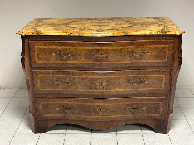 Cassettone Luigi XV . Napoli primi 700