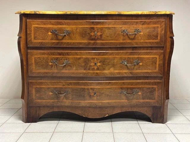 Cassettone Luigi XV . Napoli primi 700