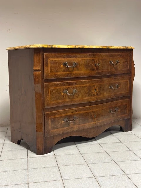 Cassettone Luigi XV . Napoli primi 700