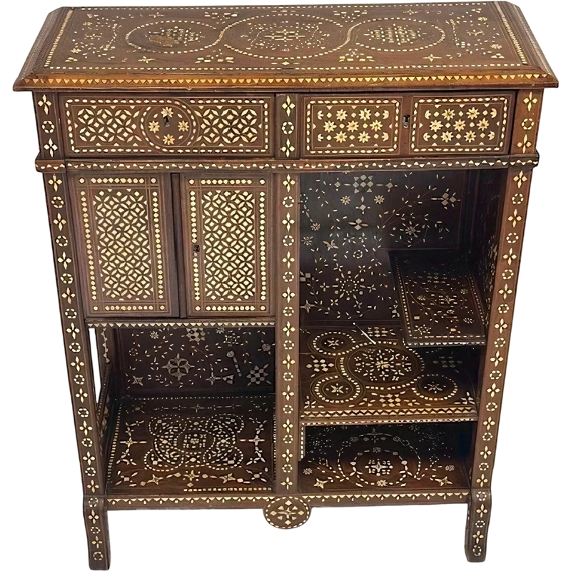 Credenza intarsiata alla maniera di Adriano Brambilla . Milano fine XIX secolo