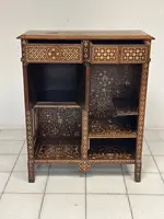 Credenza intarsiata alla maniera di Adriano Brambilla . Milano fine XIX secolo