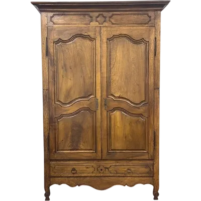 Armadio provenzale in noce . XVIII secolo ( restaurato )