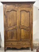 Armadio provenzale in noce . XVIII secolo ( restaurato )